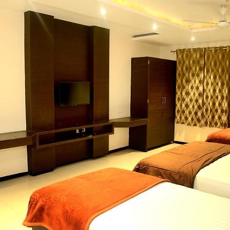 Hotel Shriram Удджайн Экстерьер фото