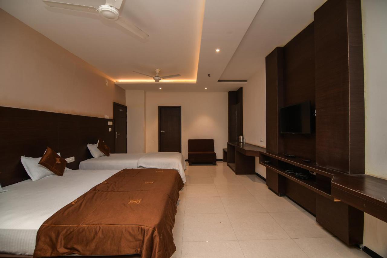 Hotel Shriram Удджайн Экстерьер фото